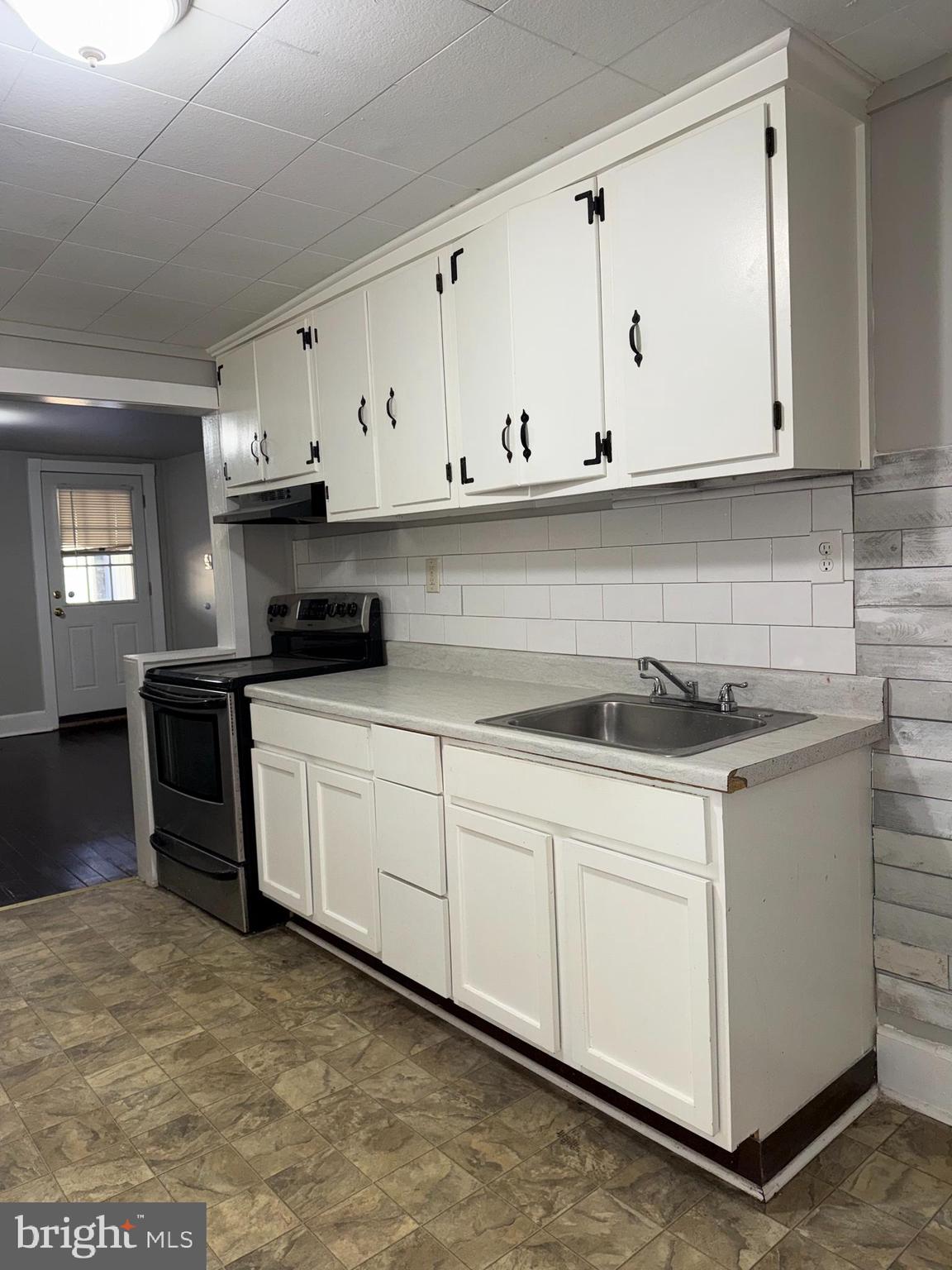 395 Hephzibah Hill Road Coatesville, PA 19320 - Photo 7 of 13 KITCHEN