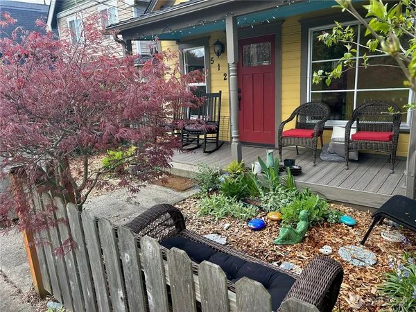 $3,500 | 512 Ave C, Snohomish, WA 98290