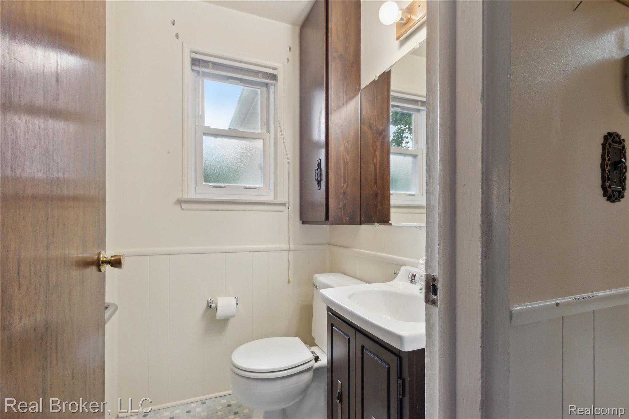 14559 Newburgh Road Livonia, MI 48154 - Photo 20 of 45 Gallery Image 20