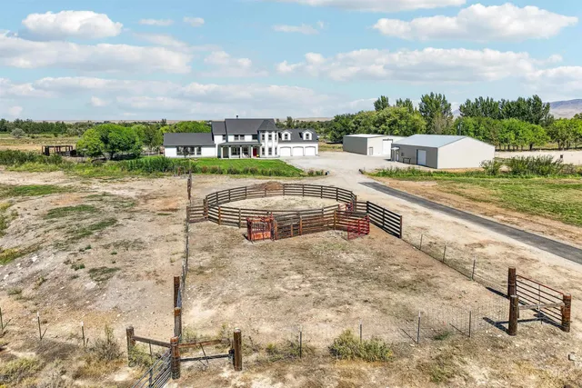$1,250,000 | 5740 W Highway, Emmett, ID 83617
