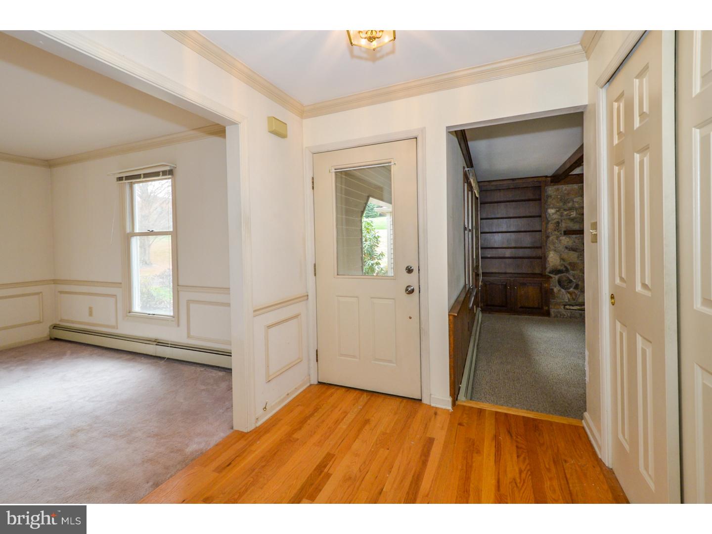 245 Valley View Road Riegelsville, PA 18077 - Photo 4 of 25 Foyer