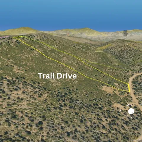 a sign that is sitting in the middle of a yard