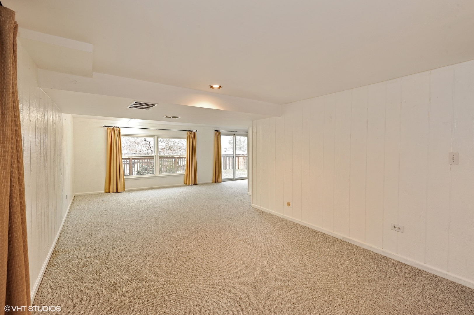 147 Spring Avenue Glen Ellyn, IL 60137 - Photo 12 of 14 an empty room with windows and cabinet