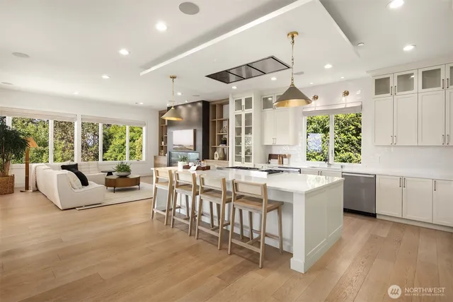 $7,250,000 | 9234 Northeast 25th Street, Clyde Hill, WA 98004