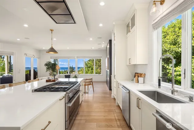 $7,250,000 | 9234 Northeast 25th Street, Clyde Hill, WA 98004