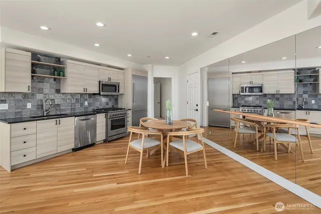 $7,250,000 | 9234 Northeast 25th Street, Clyde Hill, WA 98004