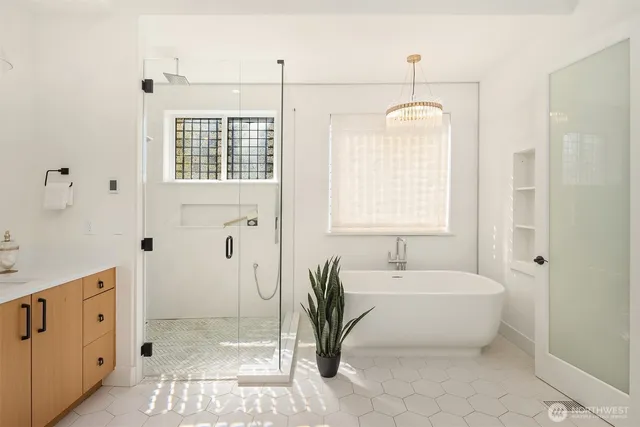 $7,250,000 | 9234 Northeast 25th Street, Clyde Hill, WA 98004