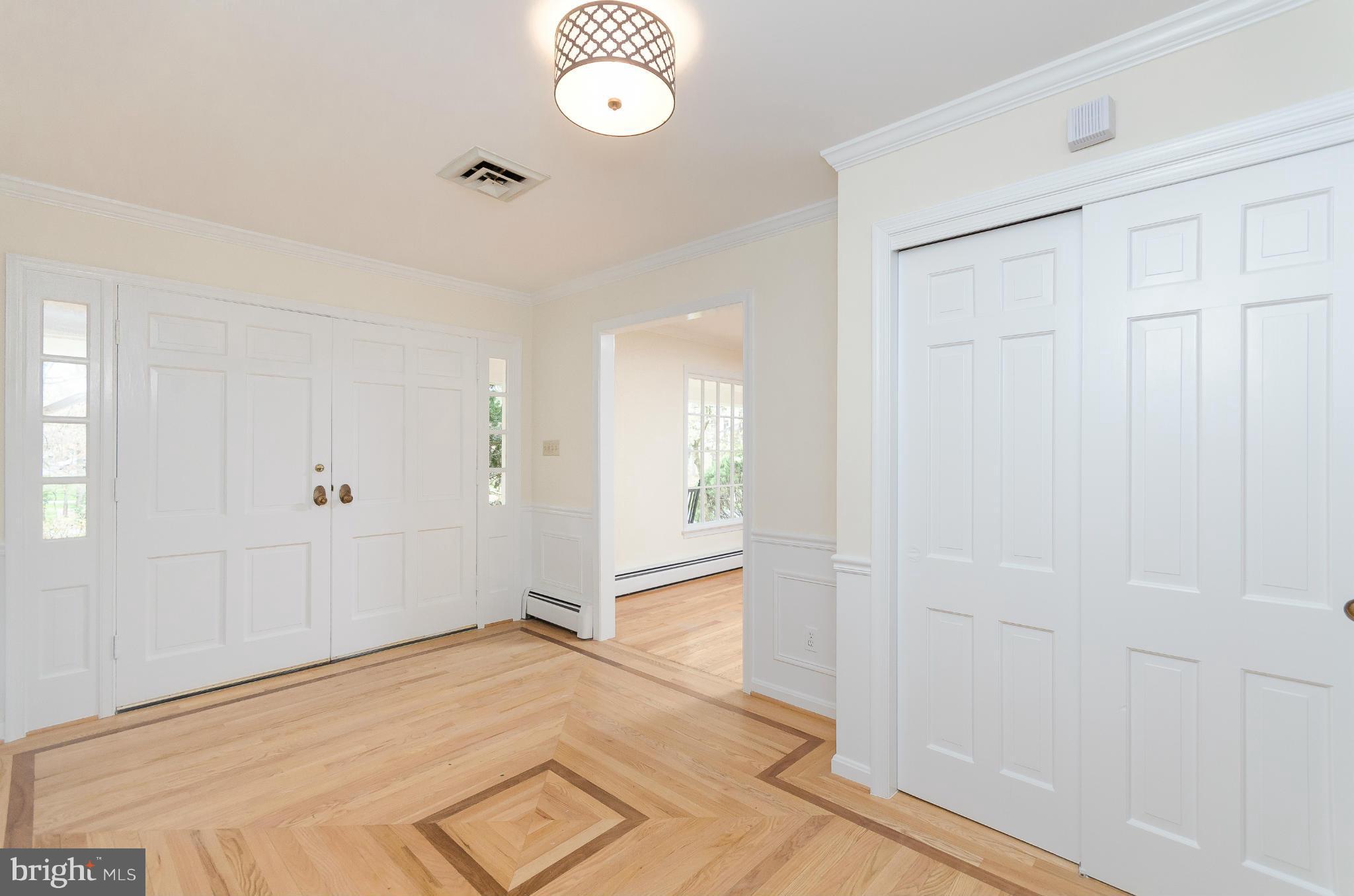 807 Clear Spring Road Great Falls, VA 22066 - Photo 4 of 27 Interior (General)