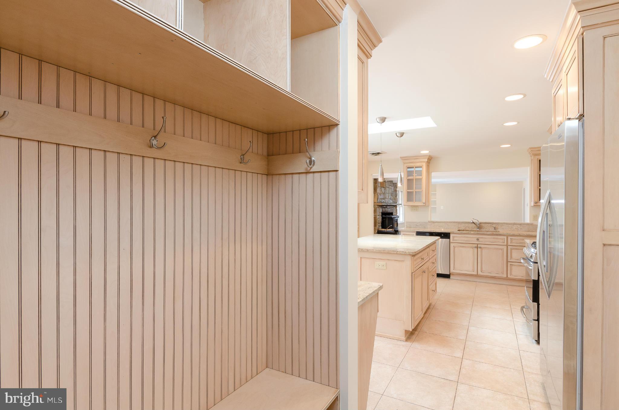 807 Clear Spring Road Great Falls, VA 22066 - Photo 9 of 27 Interior (General)