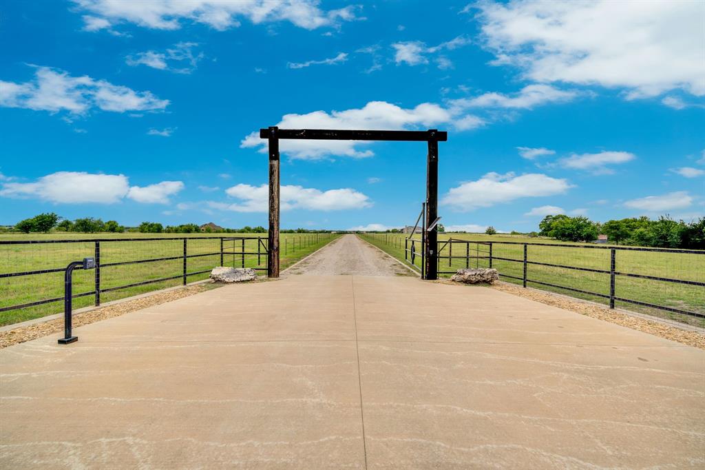930 Pigg Road Waxahachie, TX 75165 - Photo 4 of 40