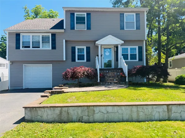 $2,000 | 388 North Alleghany Avenue, Lindenhurst, NY 11757