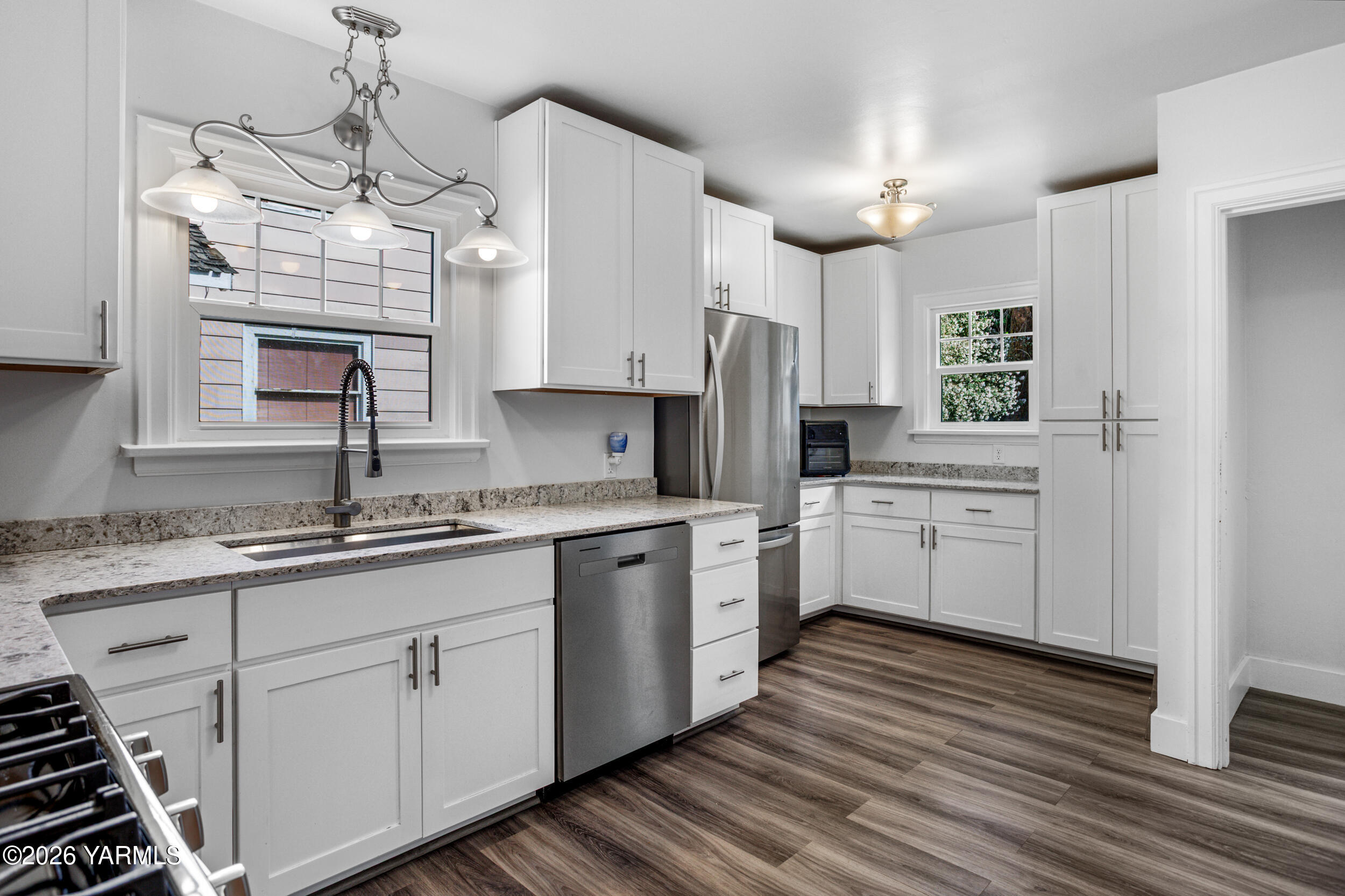 3206 Summitview Avenue Yakima, WA 98902 - Photo 12 of 48 Kitchen