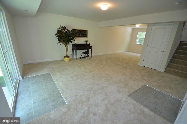 1341 East West Shady Side Road Shady Side, MD 20764 - Photo 9 of 16 Family Room