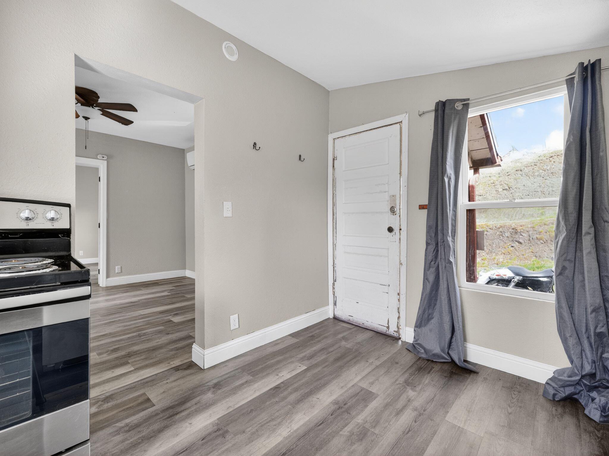 515 Southeast 4th Street Pendleton, OR 97801 - Photo 5 of 30 05_515_SE_4th_St_Pendleton_OR_97801-Foye