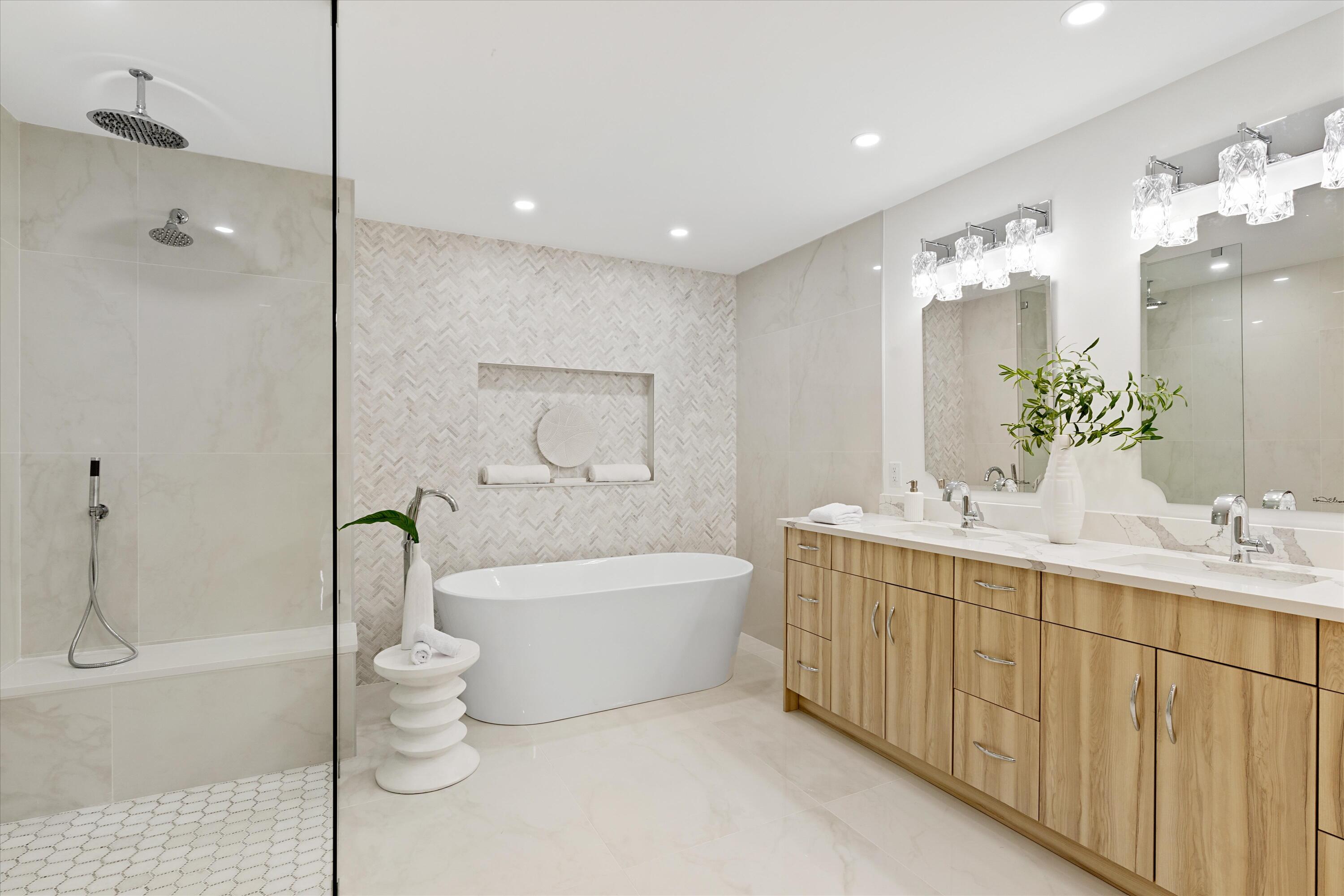 103 Landward Drive Jupiter, FL 33477 - Photo 13 of 39 Primary Bathroom