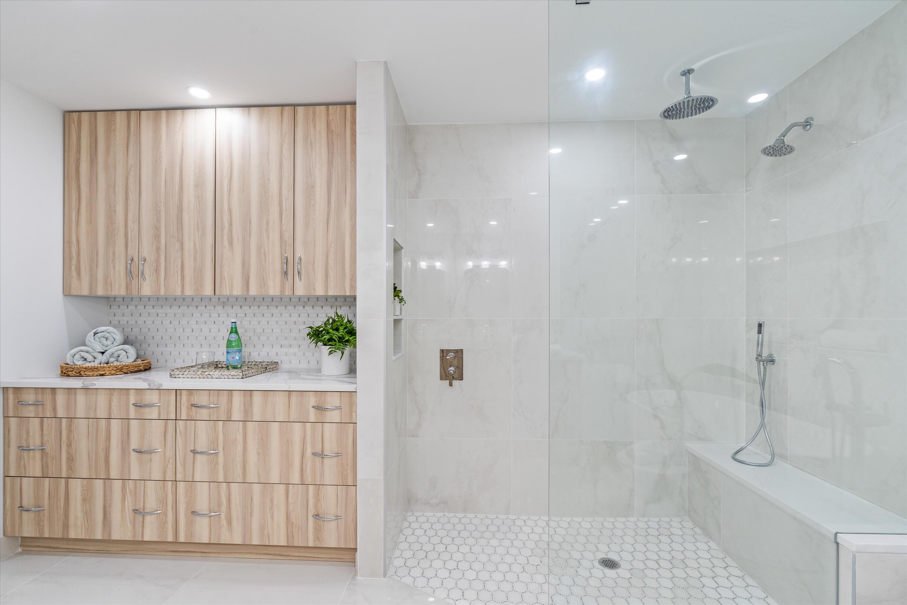 103 Landward Drive Jupiter, FL 33477 - Photo 15 of 39 Primary Bathroom