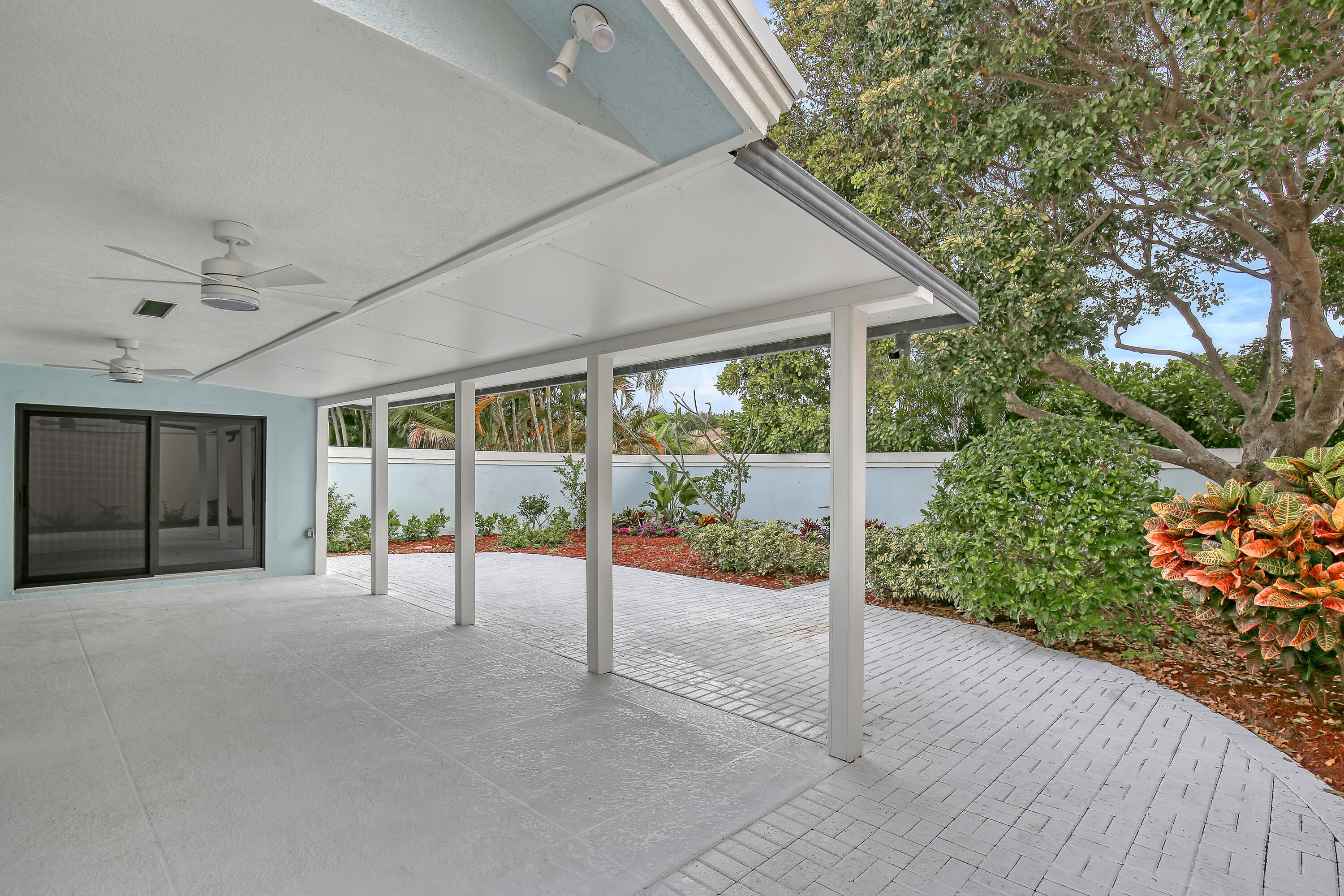 103 Landward Drive Jupiter, FL 33477 - Photo 29 of 39 Covered Patio