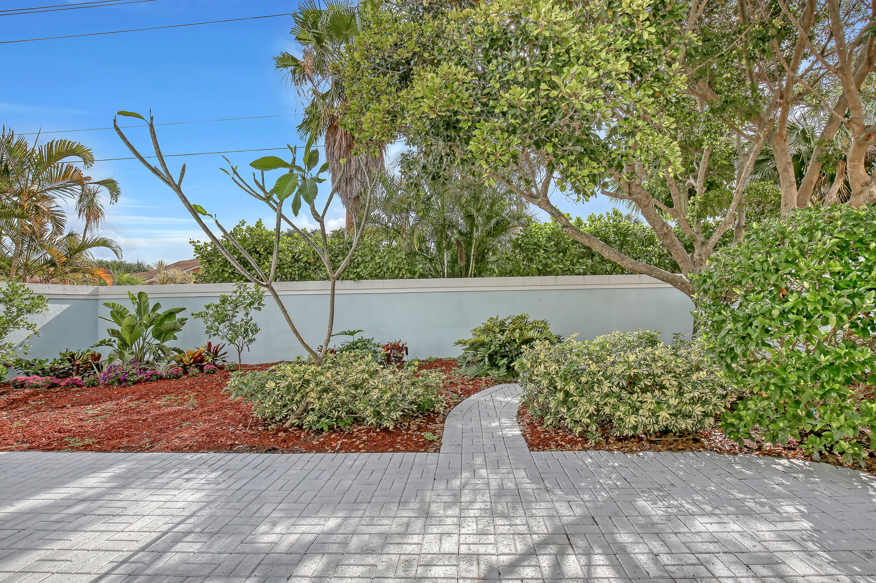 103 Landward Drive Jupiter, FL 33477 - Photo 30 of 39 Landscaped Backyard with Key Lime Tree