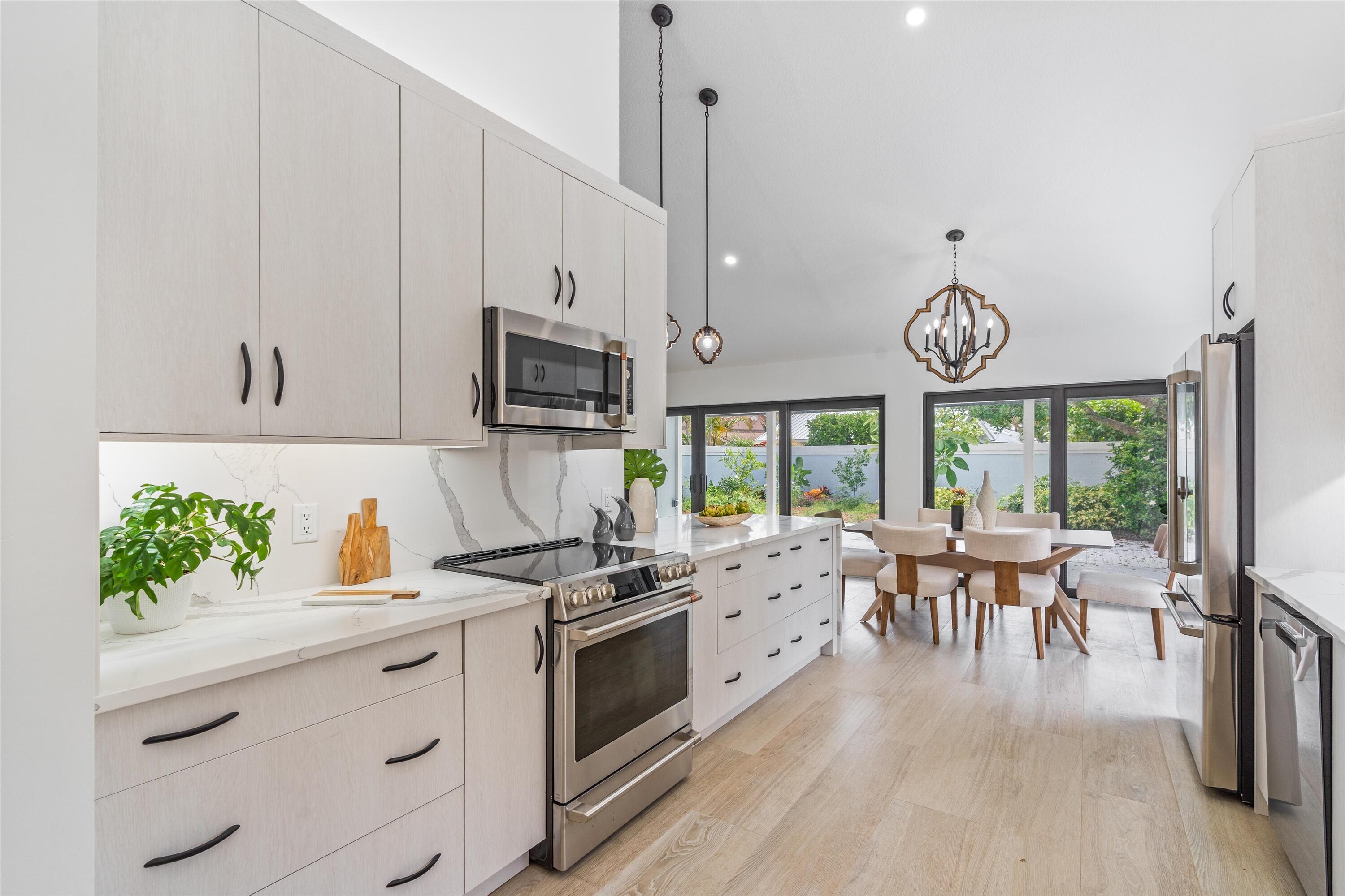 103 Landward Drive Jupiter, FL 33477 - Photo 3 of 39 Kitchen