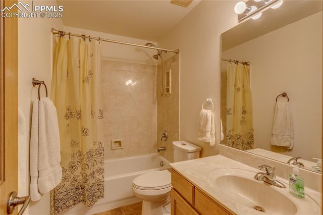 7501 Tudor Road Colorado Springs, CO 80919 - Photo 27 of 48 Main level guest bathroom