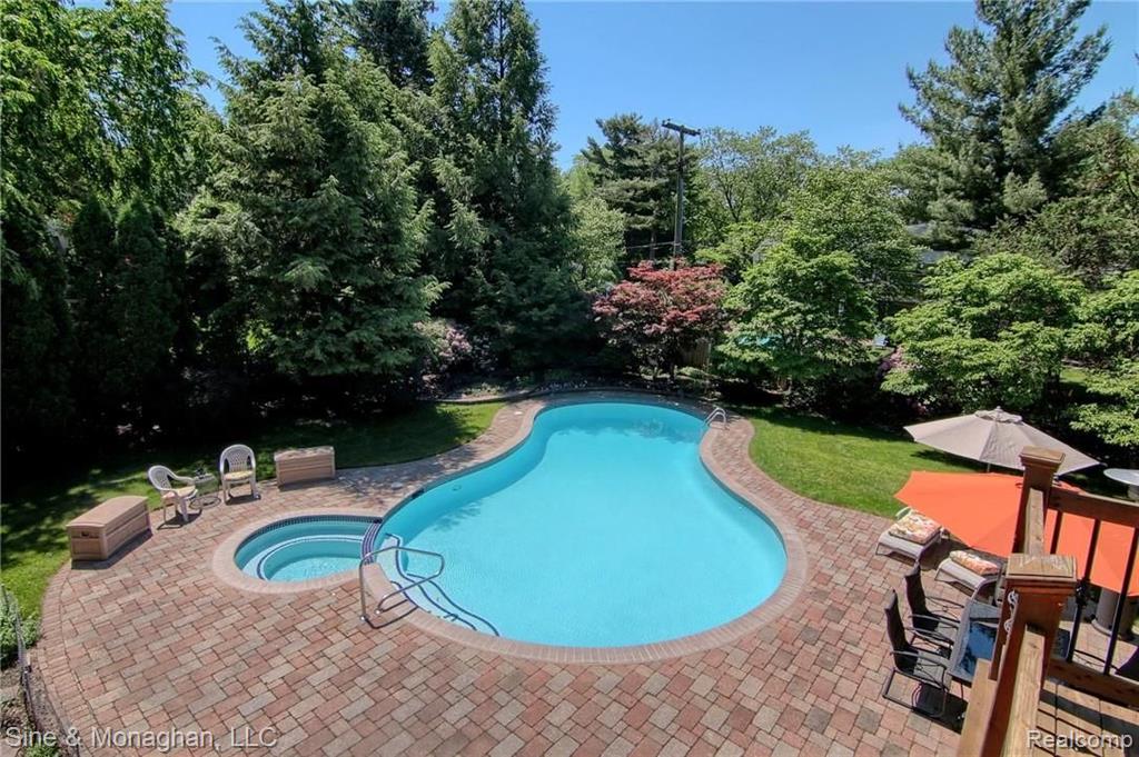 245 Vendome Road Grosse Pointe Farms, MI 48236 - Photo 3 of 42