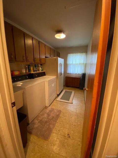 25249 Wykeshire Road Farmington Hills, MI 48336 - Photo 24 of 33