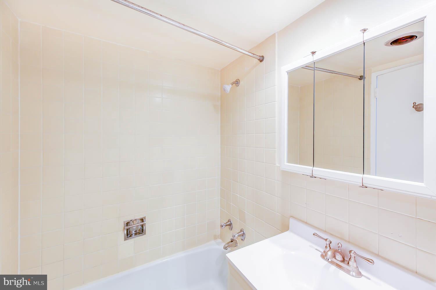 520 N Street Southwest, Unit S619 Washington, DC 20024 - Photo 18 of 30 Bath