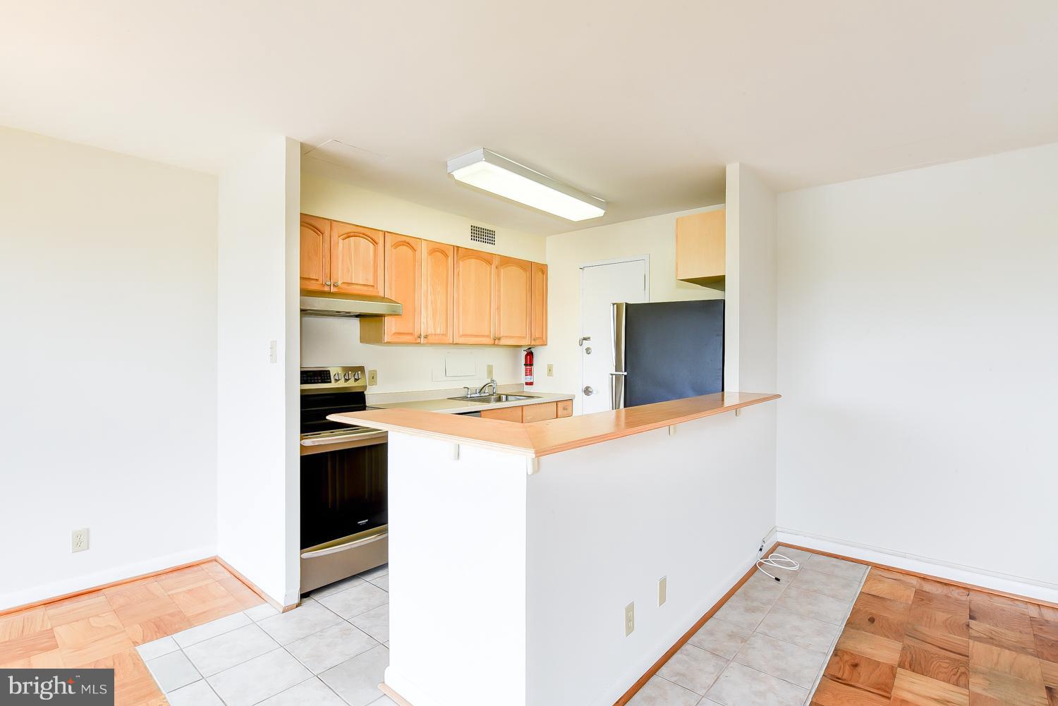 520 N Street Southwest, Unit S619 Washington, DC 20024 - Photo 7 of 30 Kitchen