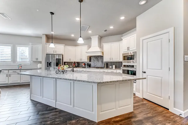 $450,000 | 404 Summit Ridge Court, Conroe, TX 77318