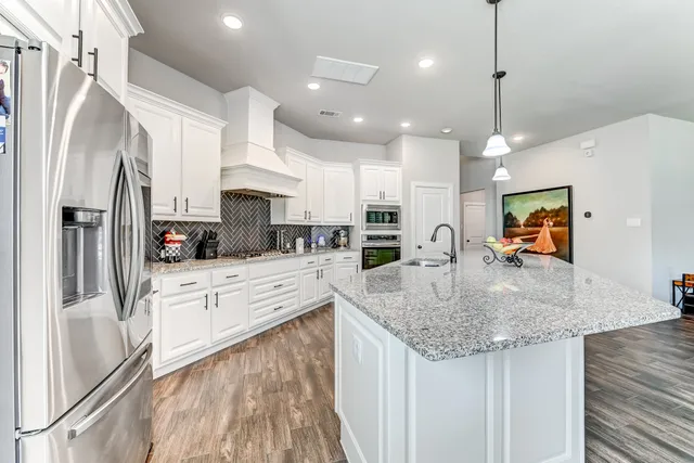 $450,000 | 404 Summit Ridge Court, Conroe, TX 77318