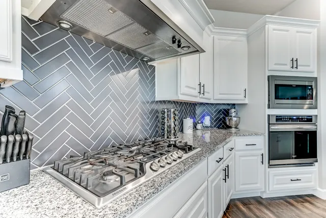 $450,000 | 404 Summit Ridge Court, Conroe, TX 77318