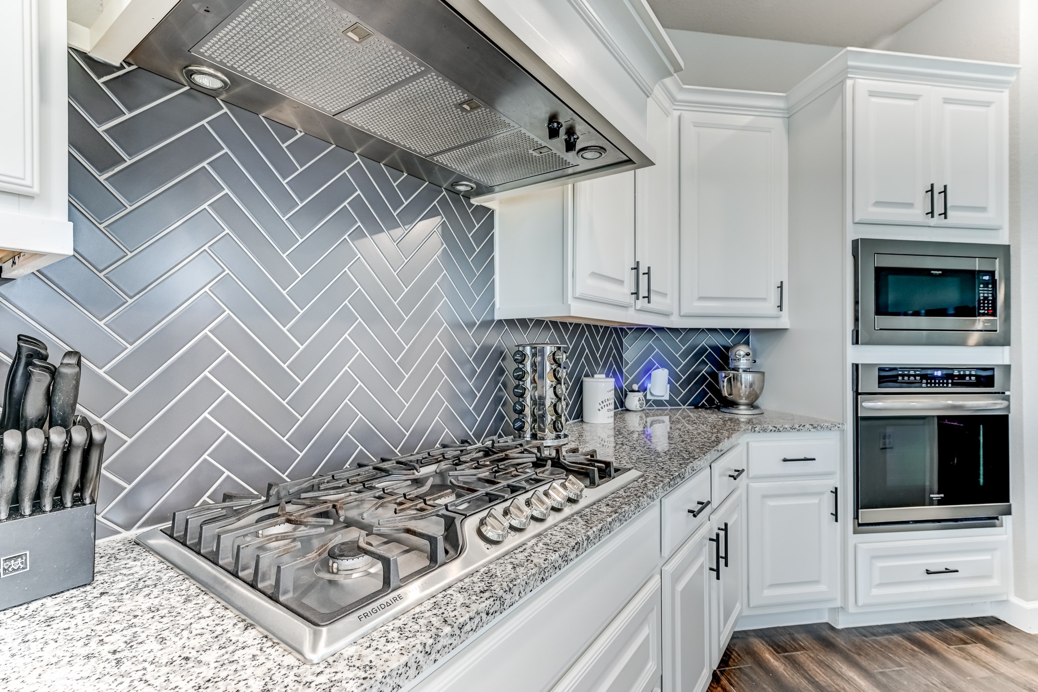 404 Summit Ridge Court Conroe, TX 77318 - Photo 13 of 50 a kitchen with a stove a sink and a microwave