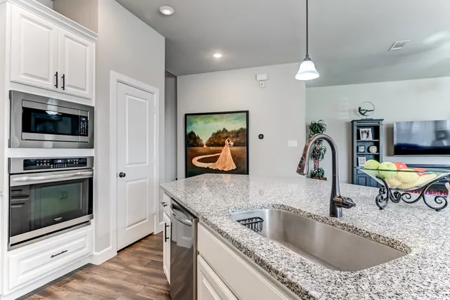 $450,000 | 404 Summit Ridge Court, Conroe, TX 77318