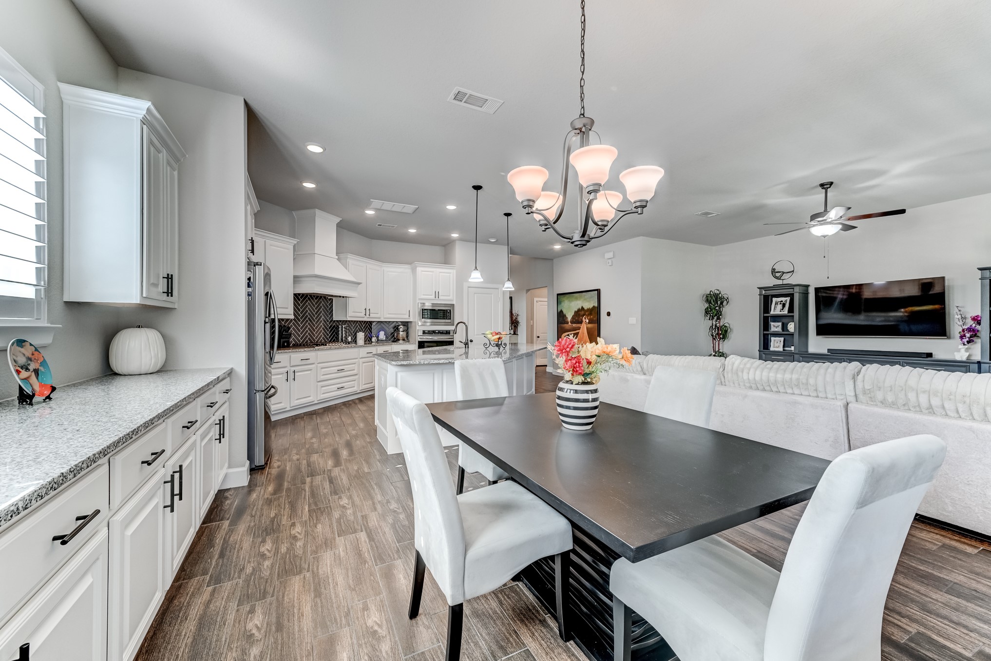 404 Summit Ridge Court Conroe, TX 77318 - Photo 17 of 50