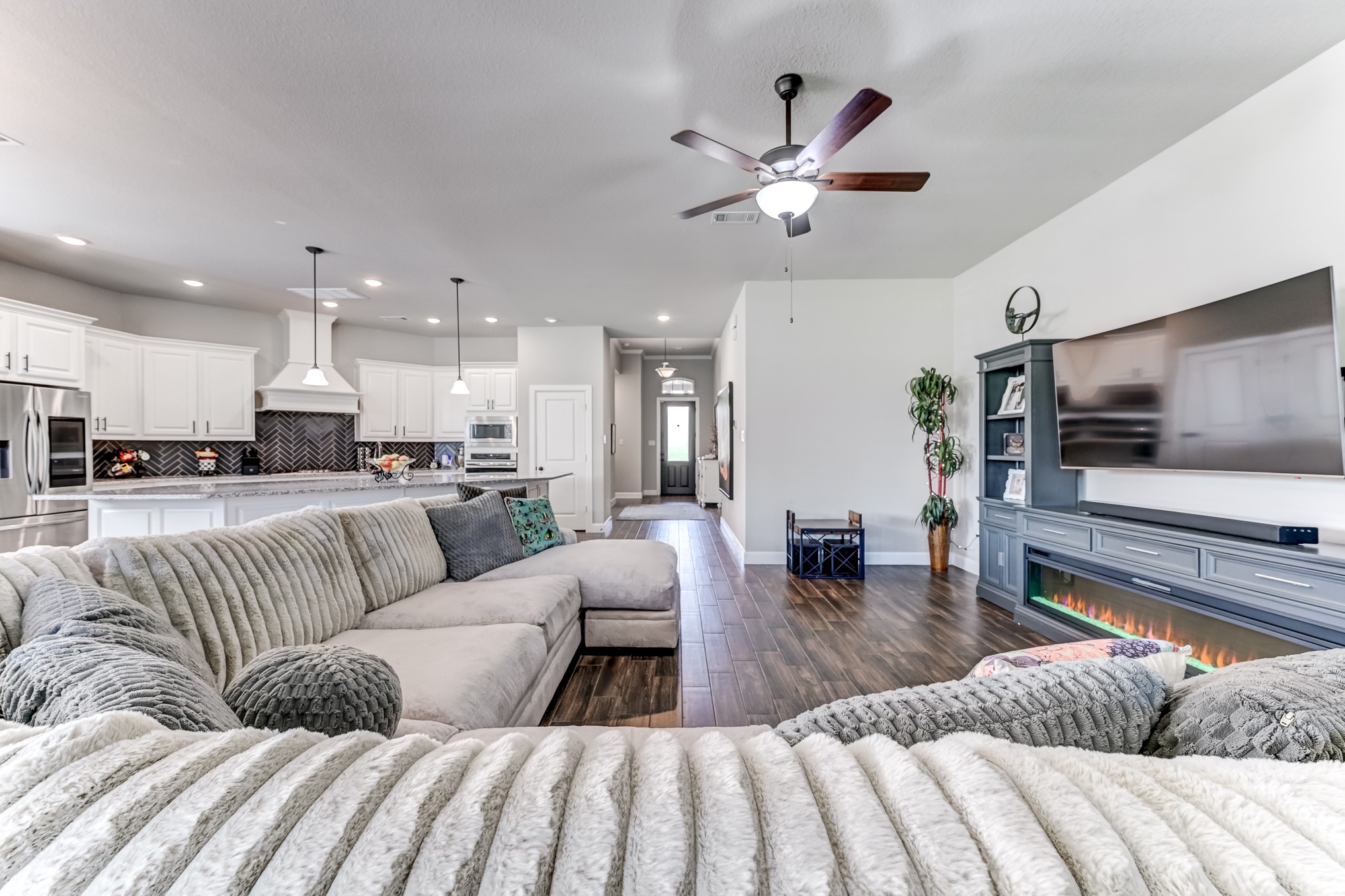 404 Summit Ridge Court Conroe, TX 77318 - Photo 18 of 50 a living room with furniture and a flat screen tv