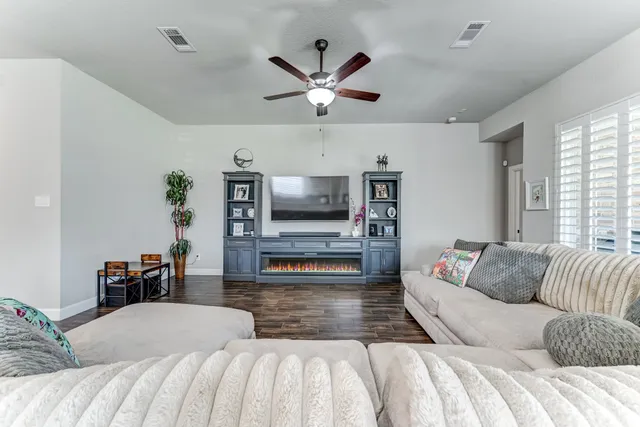 $450,000 | 404 Summit Ridge Court, Conroe, TX 77318