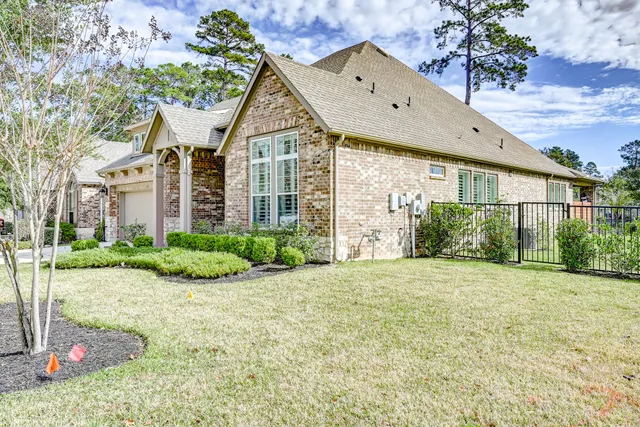 $450,000 | 404 Summit Ridge Court, Conroe, TX 77318