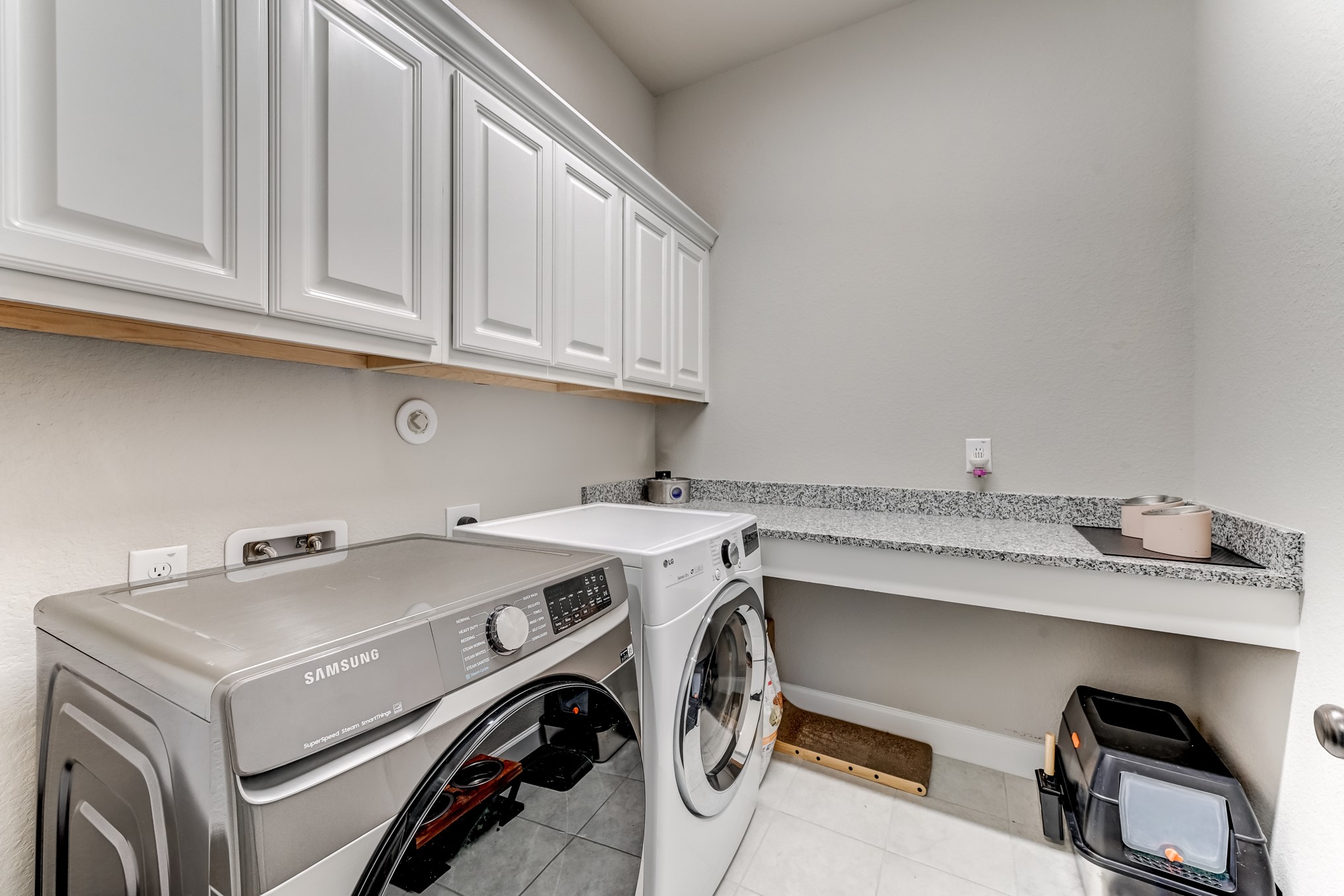 404 Summit Ridge Court Conroe, TX 77318 - Photo 41 of 50 a utility room with dryer and washer
