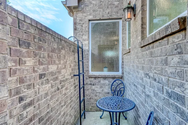 $450,000 | 404 Summit Ridge Court, Conroe, TX 77318