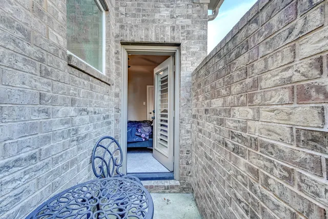 $450,000 | 404 Summit Ridge Court, Conroe, TX 77318