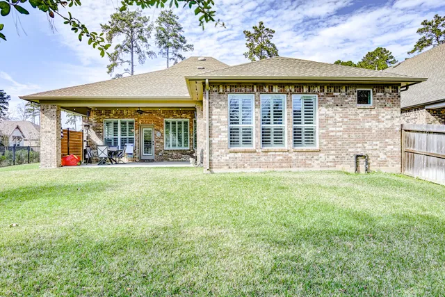 $450,000 | 404 Summit Ridge Court, Conroe, TX 77318