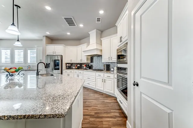 $450,000 | 404 Summit Ridge Court, Conroe, TX 77318