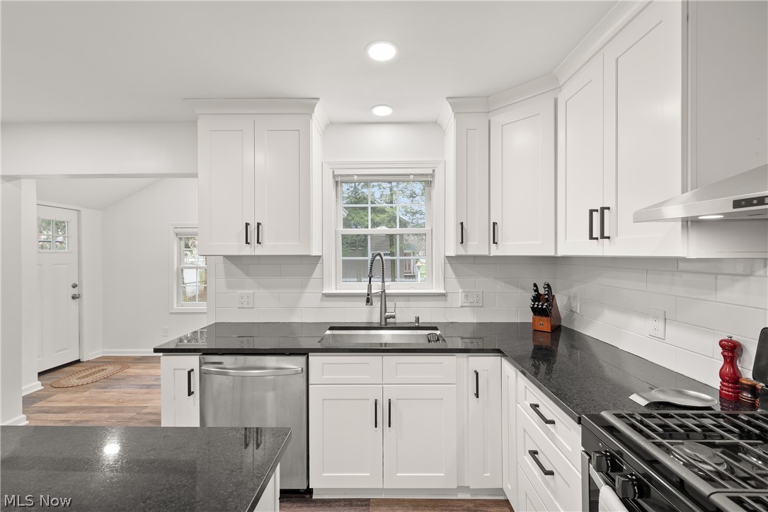 3944 Bluestone Road Cleveland Heights, OH 44121 - Photo 4 of 35