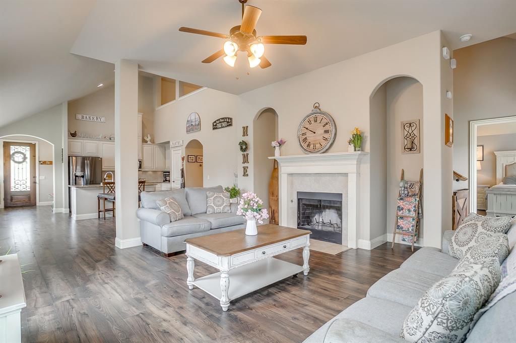 1033 Rustic Oak Way Burleson, TX 76028 - Photo 17 of 40