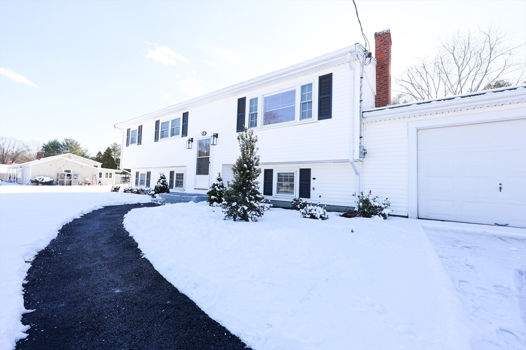 43 Sequoya Lane Hanover, MA 02339 - Photo 3 of 38