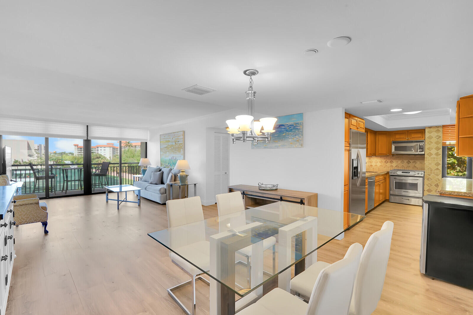 2727 North Ocean Boulevard, Unit 2020 Boca Raton, FL 33431 - Photo 6 of 52 Dining Area