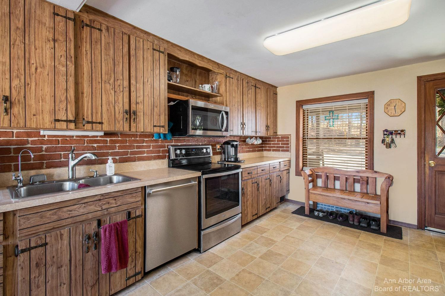 7395 Bishop Road Brighton, MI 48116 - Photo 8 of 27 Photo 8