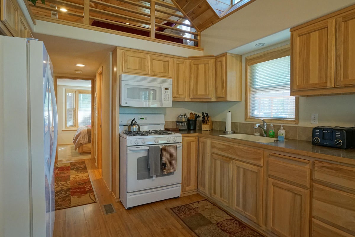 7979 Hyatt Prairie Road, Unit 39 Ashland, OR 97520 - Photo 9 of 24 Cabin_39_09