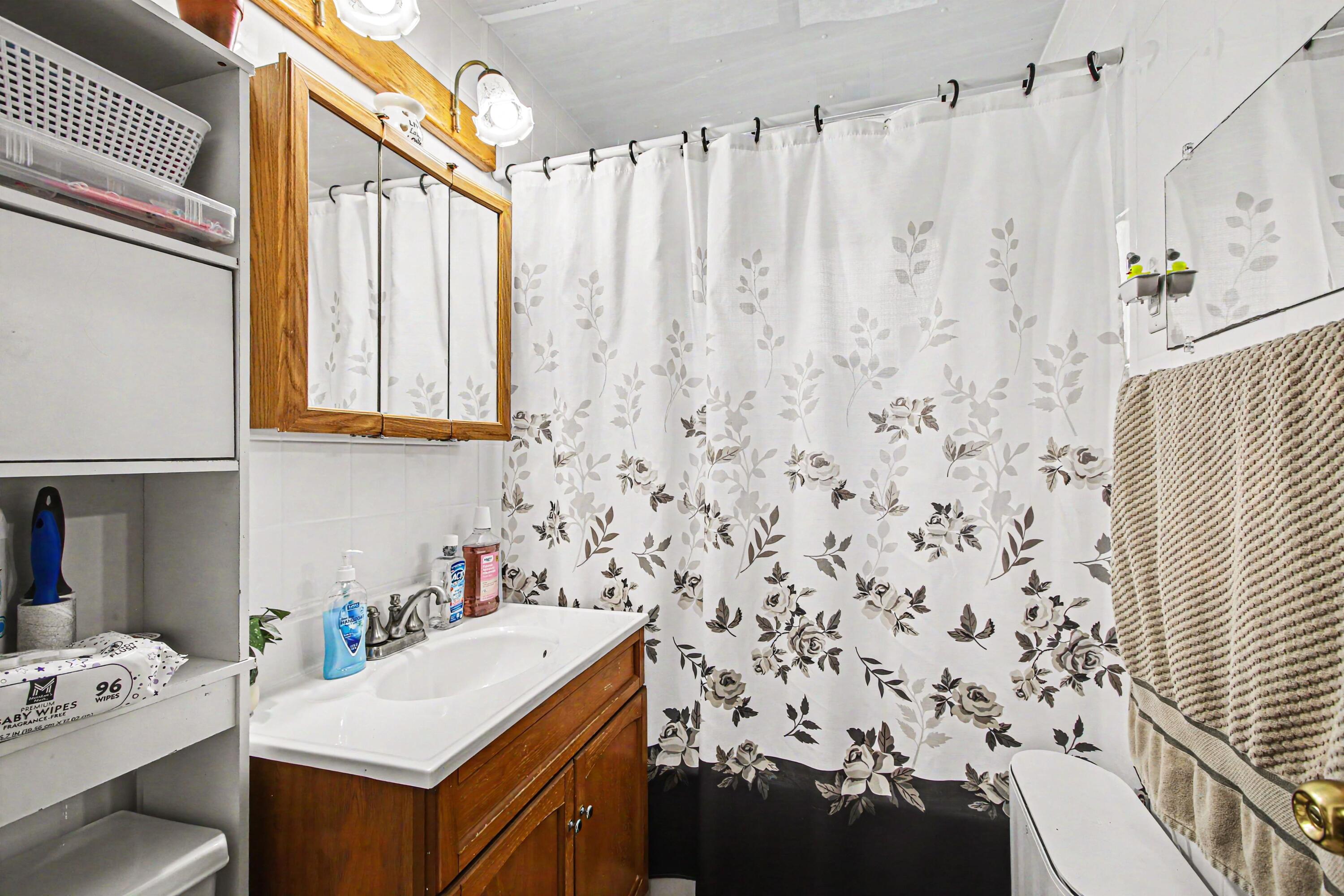 325 North Hobart Road Hobart, IN 46342 - Photo 5 of 13 3000x2000