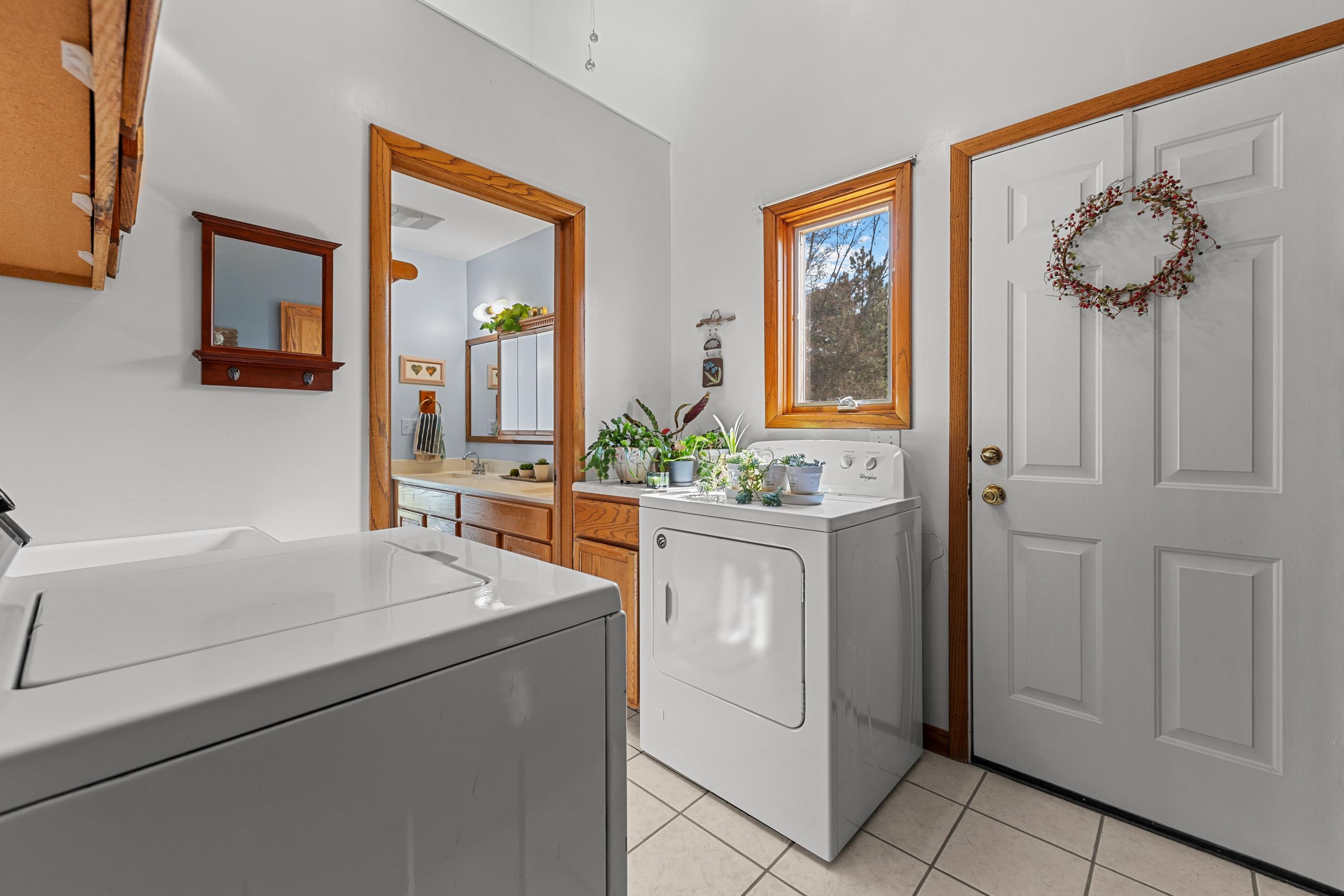 5590 Edgar Road Clarkston, MI 48346 - Photo 14 of 51 50172448-267db85c-2d57-4ec0-aeac-ed769f9fb5f0.JPG